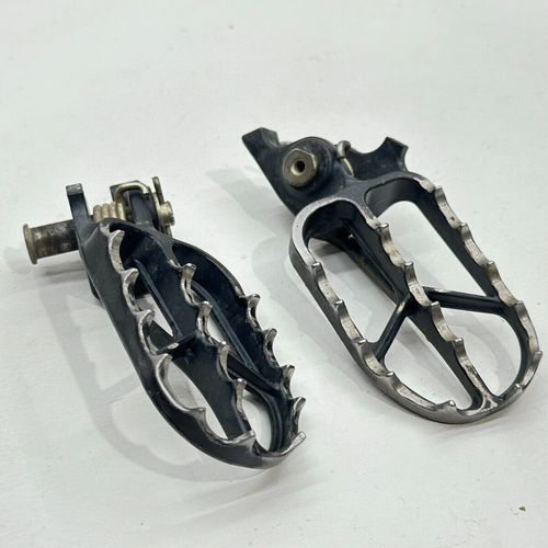 2022 Honda CRF450R Footpegs OEM Foot Peg Set Right Left Assembly 50660-MKE-A70