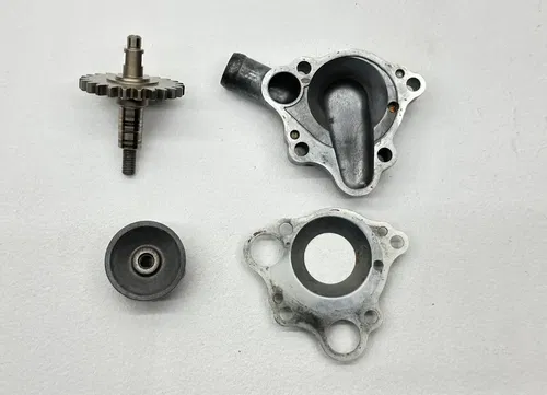 1999 Honda CR125R Water Pump Impeller Engine Housing Cover Shaft 19221-KZ4-B00
