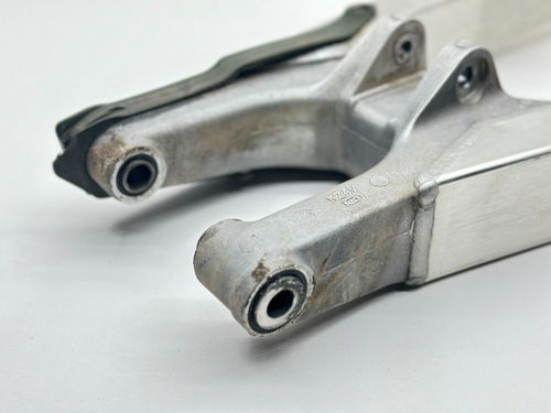2004 Honda CR250R Swingarm OEM Rear Swing Arm 52200-KSK-000 Suspension CR 250R