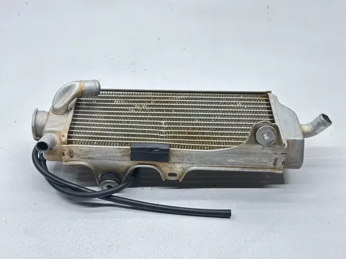 2024 Yamaha YZ450F Right Side Radiator OEM Fill Side Cap Cooling Coolant YZ 450F