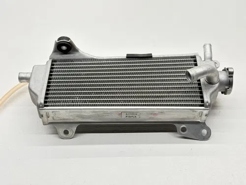 2022 Yamaha YZ450F Right Side Radiator Fill Side Cap Cooling OEM BR9-12461-00-00