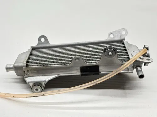 2022 Yamaha YZ450F Right Side Radiator Fill Side Cap Cooling OEM BR9-12461-00-00