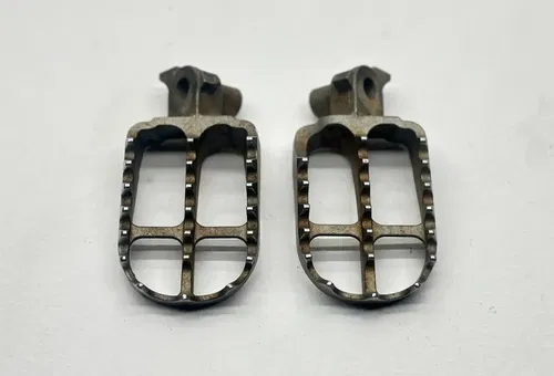2015 Yamaha YZ250FX Foot Peg Set Left Right Footrests 5XC-27411-M2-00 Dirt Bike