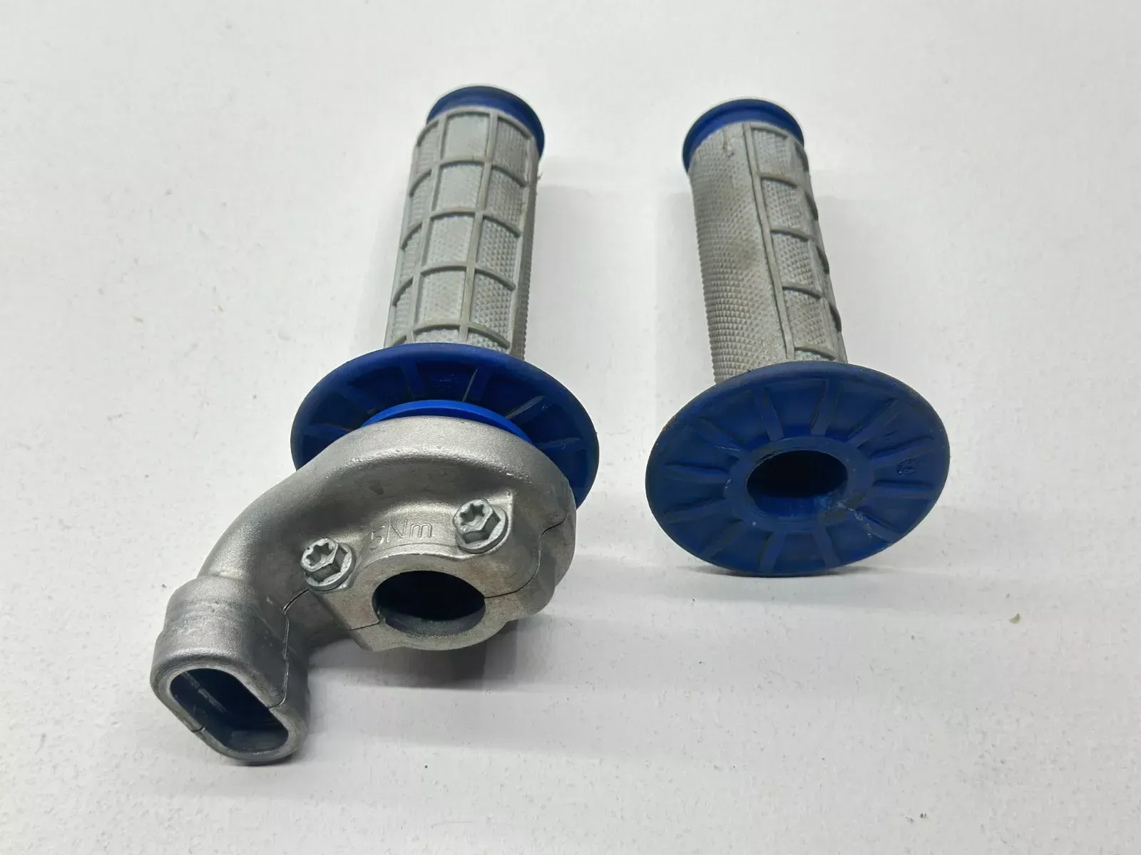 2019-2022 KTM 450 SXF Grips Throttle Housing Tube Set Left Right 79002021200