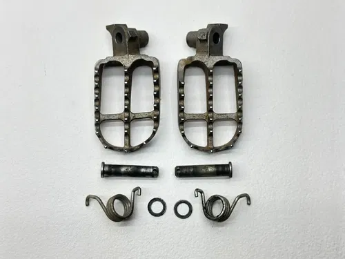 2020 Yamaha YZ250F Foot Peg Set Left Right Footrests 5XC-27411-M2-00 Dirt Bike