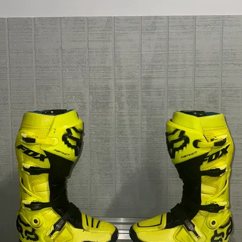 Size 10 Green Fox Instinct Boots