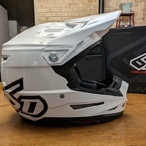 Brand New 6D Helmets ATR-2 SOLID GLOSS WHITE Adult Medium