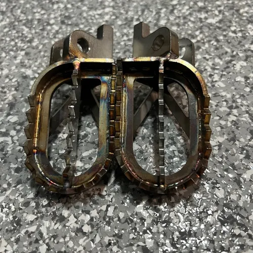 Kawasaki KXF 250 & 450 06-23 Factory Style foot pegs
