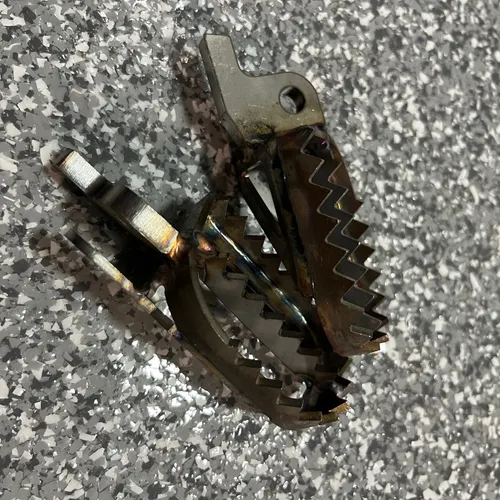 Kawasaki KXF 250 & 450 06-23 Factory Style foot pegs