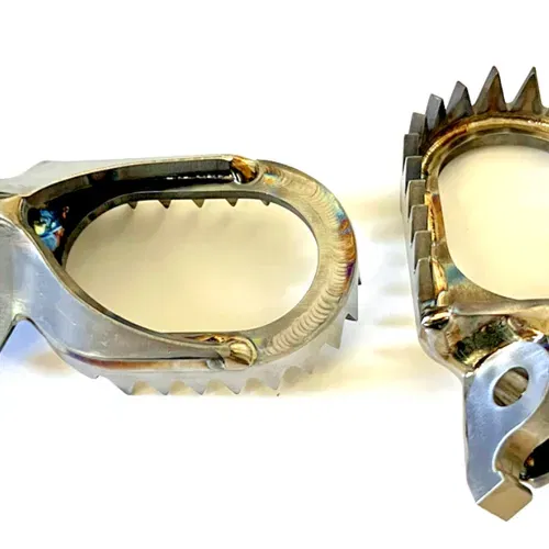 Honda CR125 & CR250 04-07 Titanium Foot Pegs Raptor style 