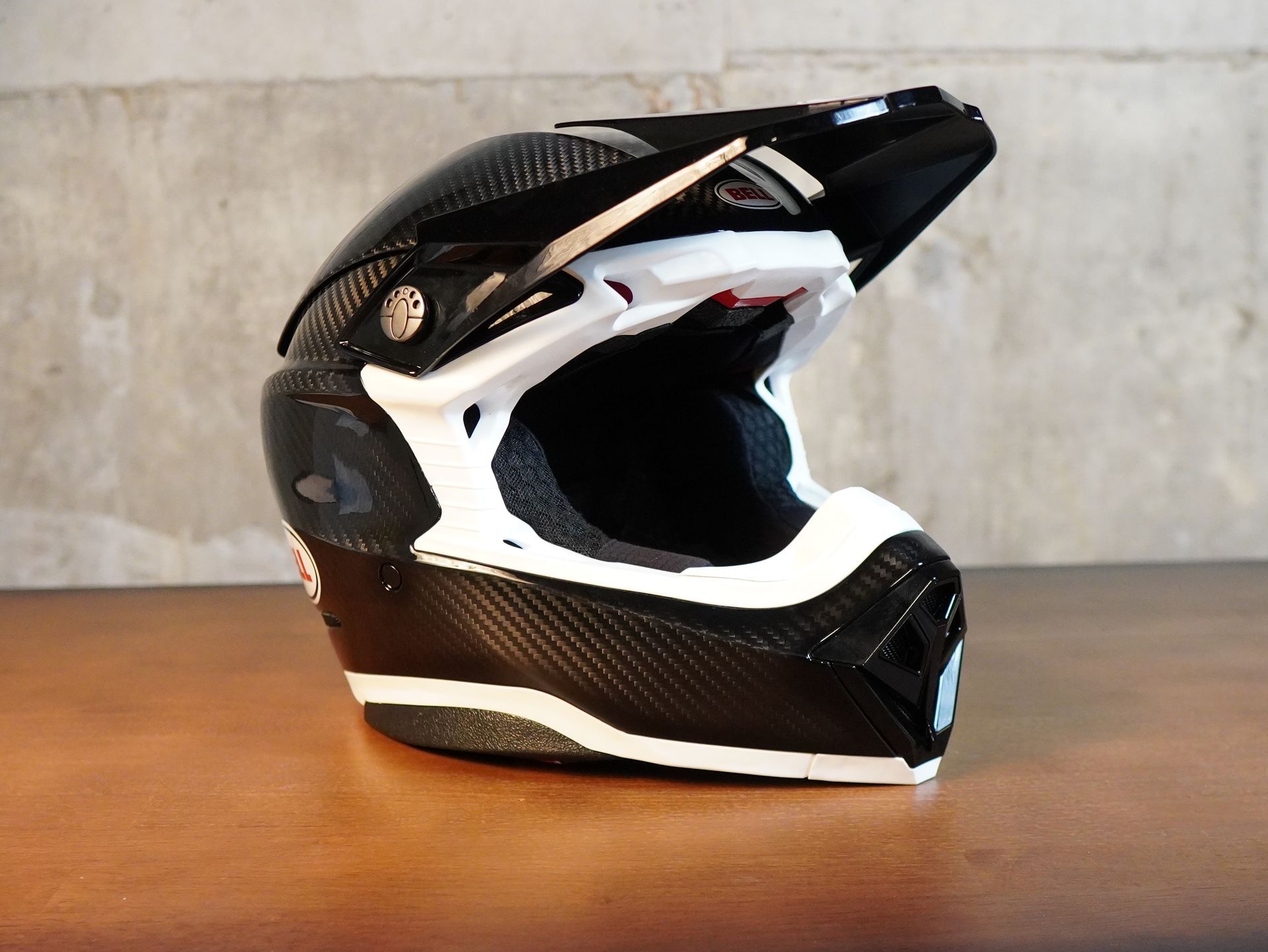 Bell Moto-10 Spherical Helmet - Black/White 
