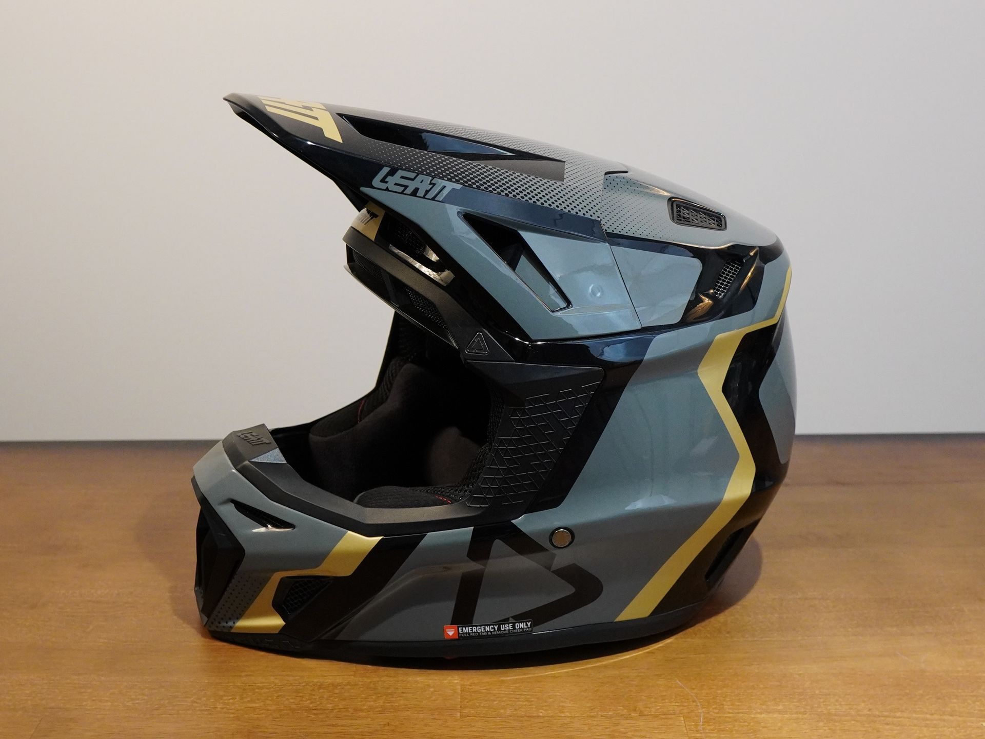 Leatt Moto 8.5 V25 Helmet (No Goggles!!!!!!)