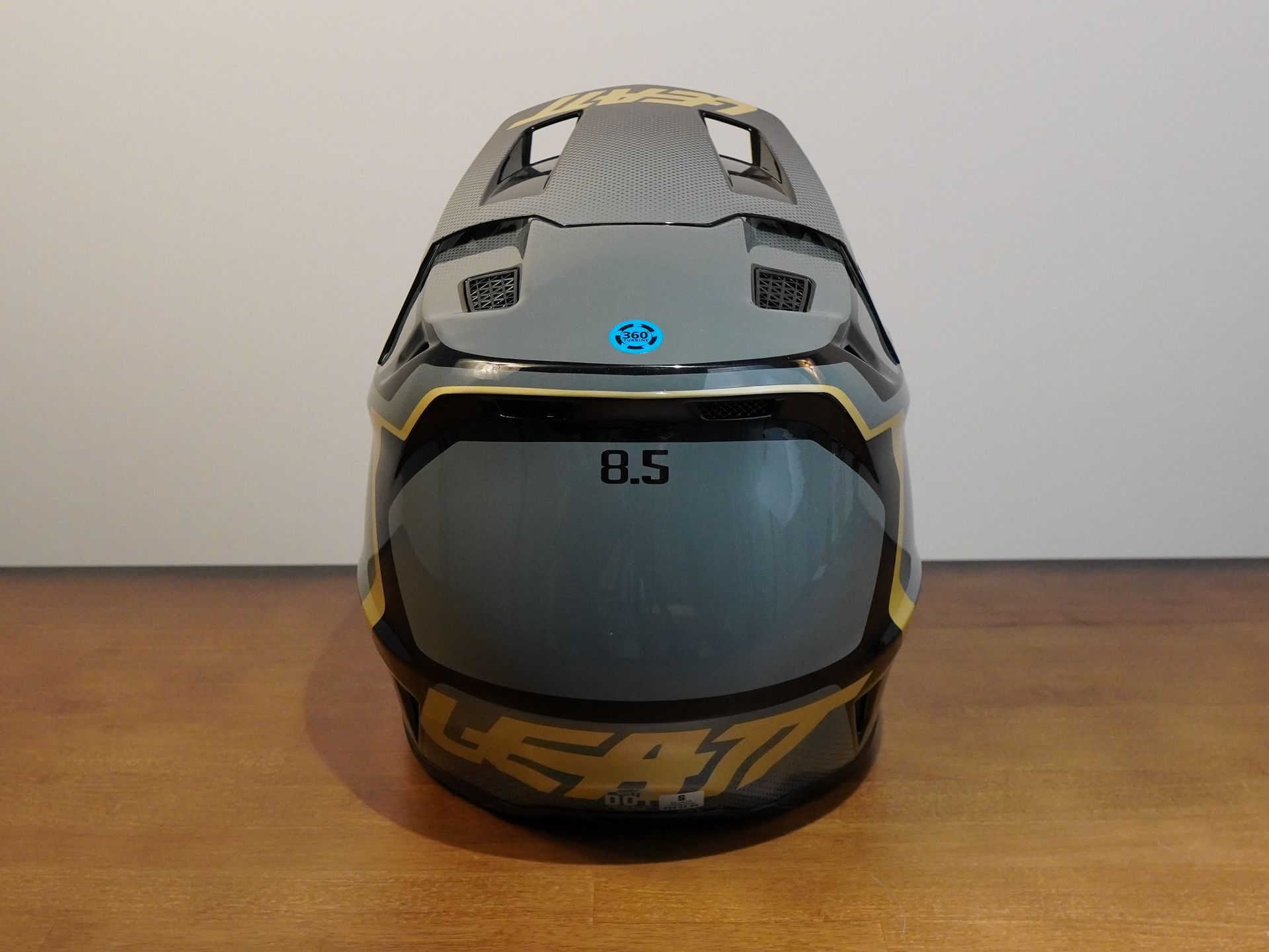 Leatt Moto 8.5 V25 Helmet (No Goggles!!!!!!)