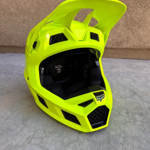 Fox V3 Helmet w/ MIPS