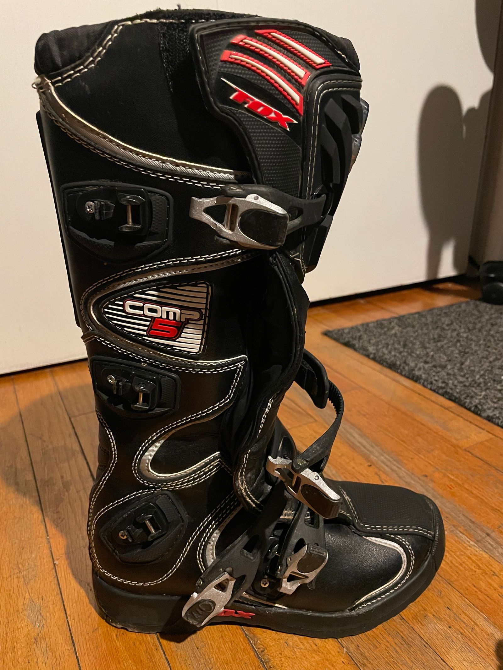 Fox comp 5 boots (size M8)