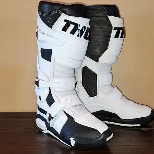 NEW - THOR RADIAL BOOTS WHITE SIZE 10 