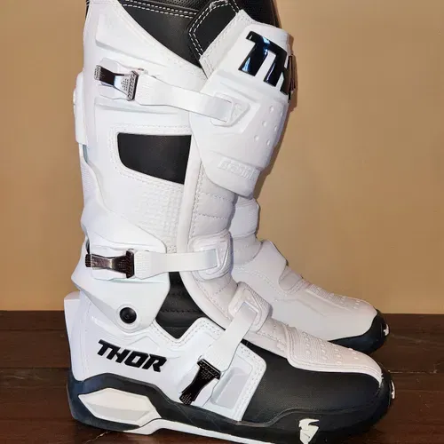 Thor radial mx outlet boots
