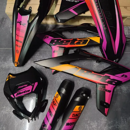 Plastics + Graphics applied Beta RR Polisport Restyle 2019
