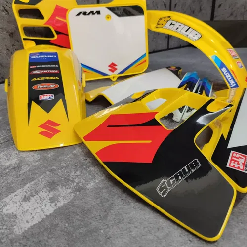 Plastics + Graphics Suzuki 1989 1990 1991 1992 RM125 RM250 fitted decals sticker