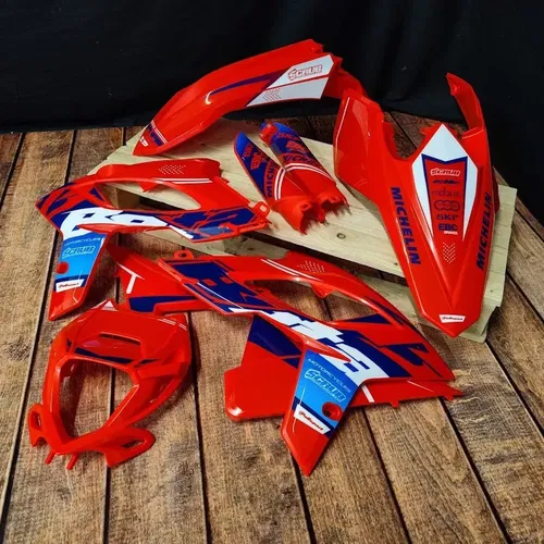 Plastics + Graphics applied Beta RR Polisport Restyle 2018