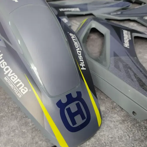Plastics + Graphics Husqvarna TE FE 2024 2025 applied