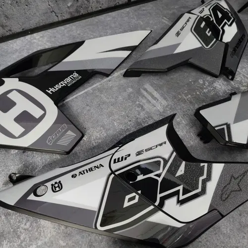 Plastics + Graphics Husqvarna TE FE 2024 2025 applied