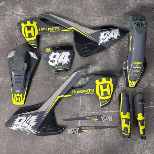 Plastics + Graphics Husqvarna TC FC FX 2016 2017 2018 125 250 300 450 applied
