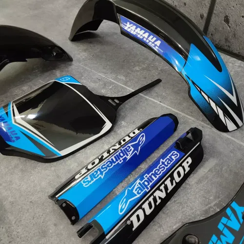 Plastics + Graphics Yamaha YZ125 YZ250 1996 1997 1998 1999 2000 2001 Applied