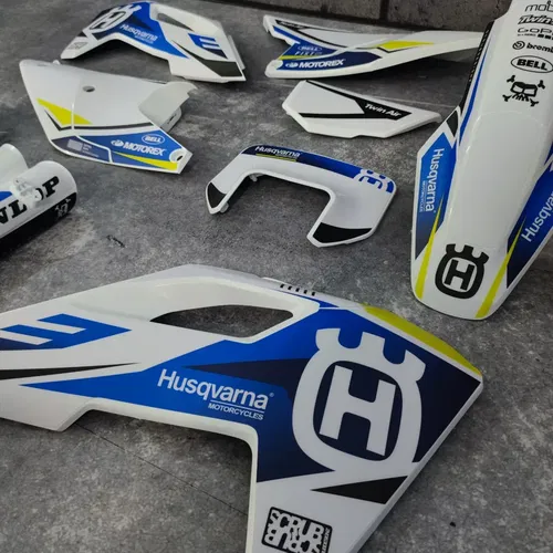 Plastics + Graphics Husqvarna TE FE 2025 Heritage edition