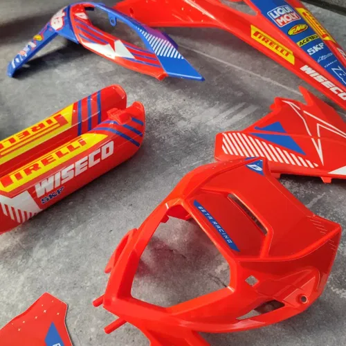 Plastics + Graphics applied Beta RR 2023 2024 Race edition