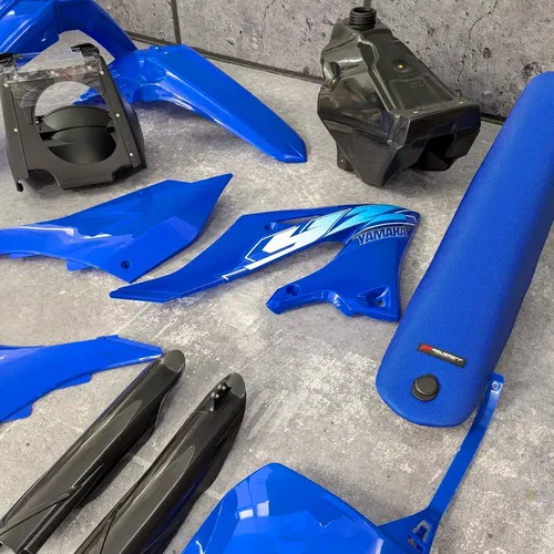 Restyle Plastics + Seat + Fuel tank + Decals Yamaha YZ125 YZ250 2002-2004