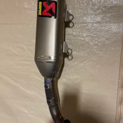 Husqvarna akrapovic exhaust top