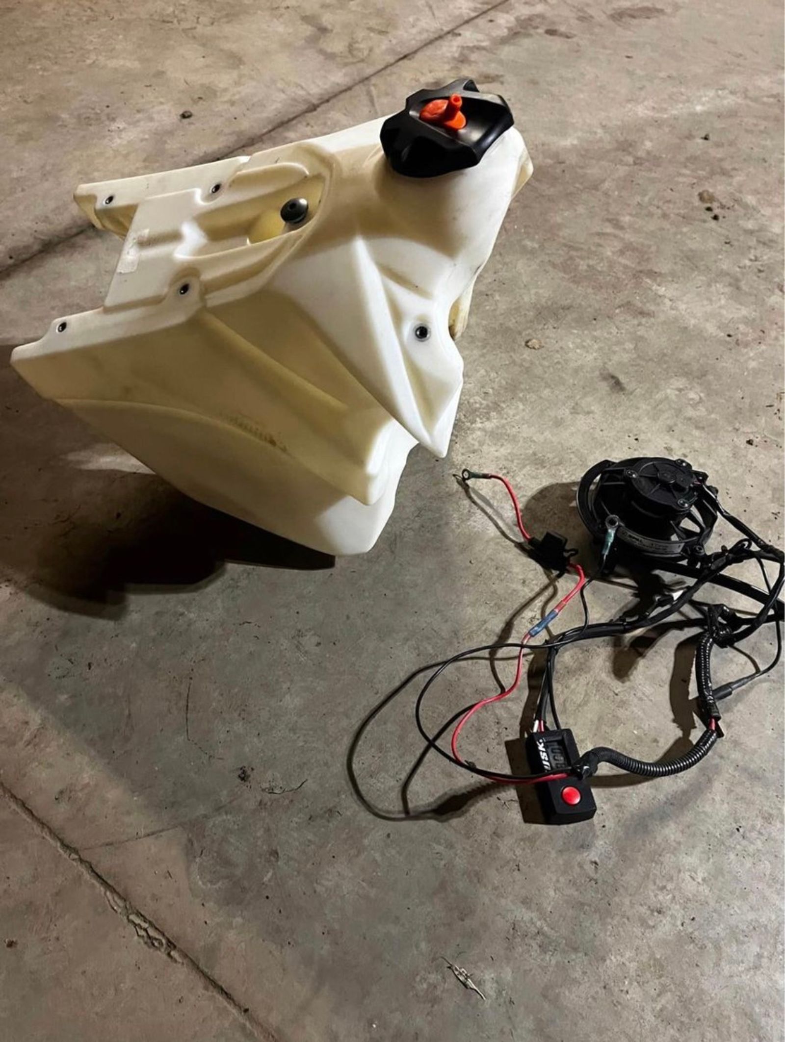 【当店一番人気】 Xc-w Ktm Gas Well) As Sx (fits Tank パーツ