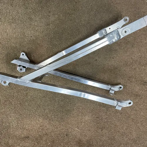 KX 250 KX450 Subframe with beefed up exhaust mount