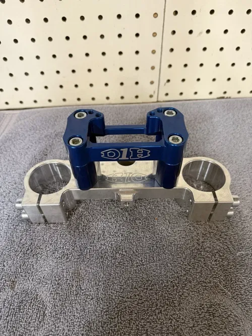 D1H Suzuki RM 85 Upper Triple Clamp Billet 1 1/8 Bar Mount
