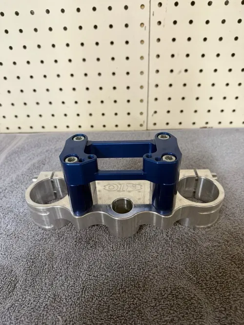 D1H Suzuki RM 85 Upper Triple Clamp Billet 1 1/8 Bar Mount