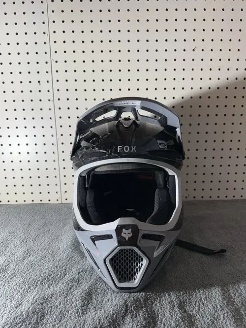 FOX V3RS Infinite Grey Carbon Gray/Black/Whire Adult Large LIKE NEW!
