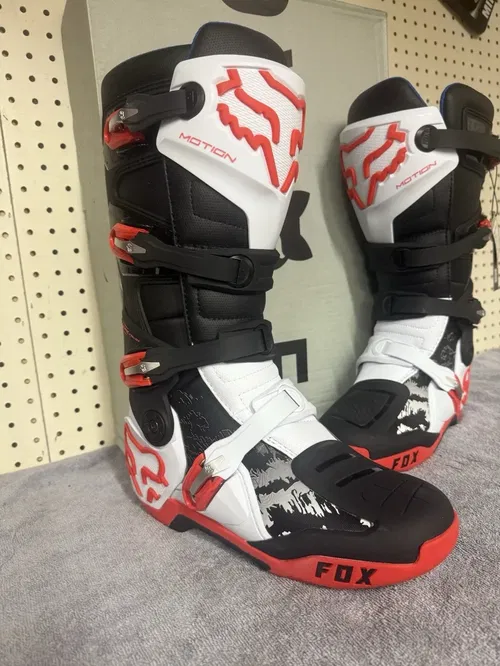New Unreleased Fox Racing Motion Boots - White/Flo Red - US Size 10