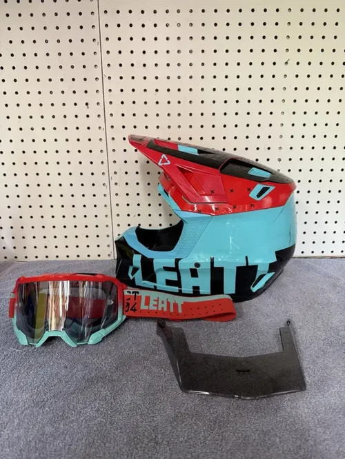 Leatt Moto 7.5 Helmet + Goggle Kit