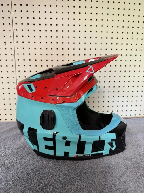 Leatt Moto 7.5 Helmet + Goggle Kit