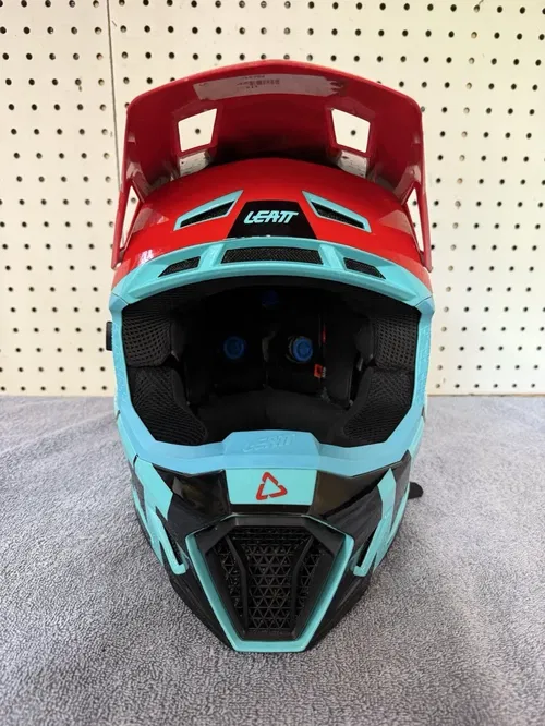 Leatt Moto 7.5 Helmet + Goggle Kit