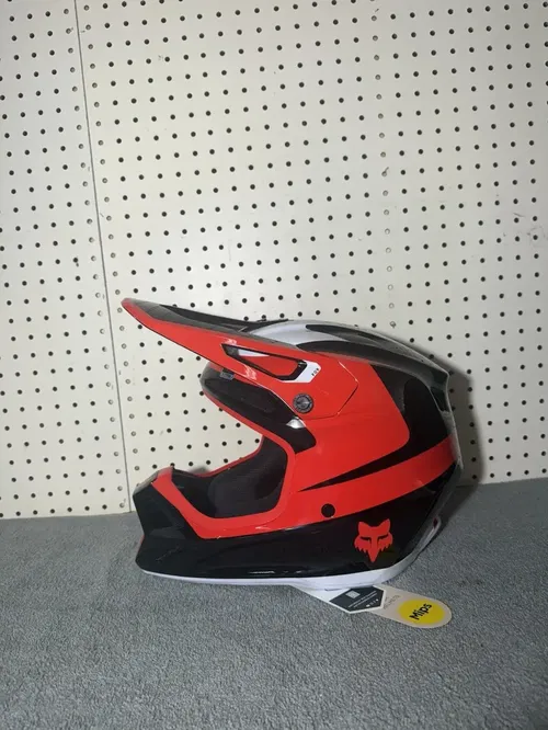 Fox Racing V3 Divider Size M  Helmet Lightweight MIPS Hydration System Black