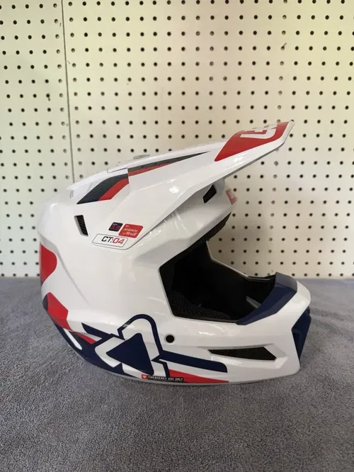 New Leatt Moto 3.5 Helmet Kit With Goggles Small
