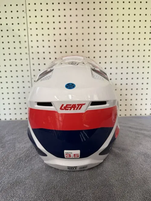 New Leatt Moto 3.5 Helmet Kit With Goggles Small