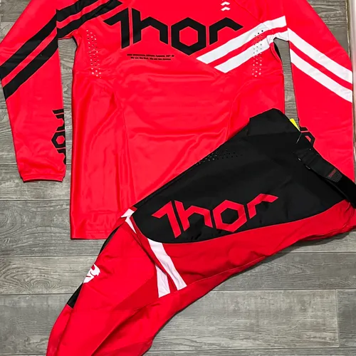 SALE! Thor Pulse Cube Gear Combo - Red/White