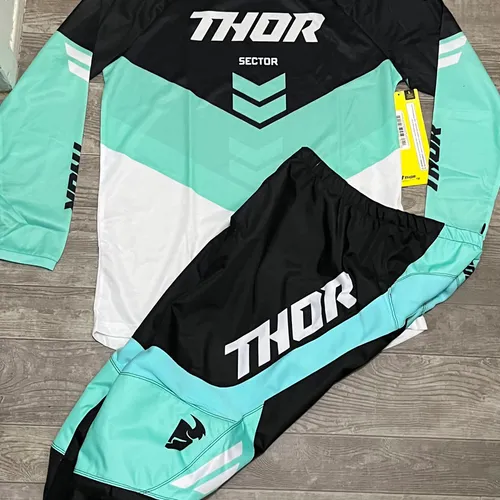 Thor Sector Chev Gear Combo - Black/Mint - Small/30