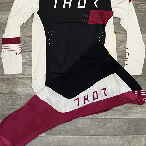 SALE! Thor Prime Strike Gear Combo - White/Maroon - Large / 34