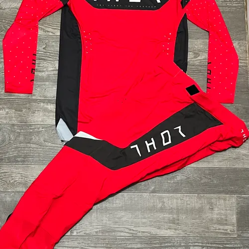 Thor Prime Rival Gear Combo - Red/Charcoal