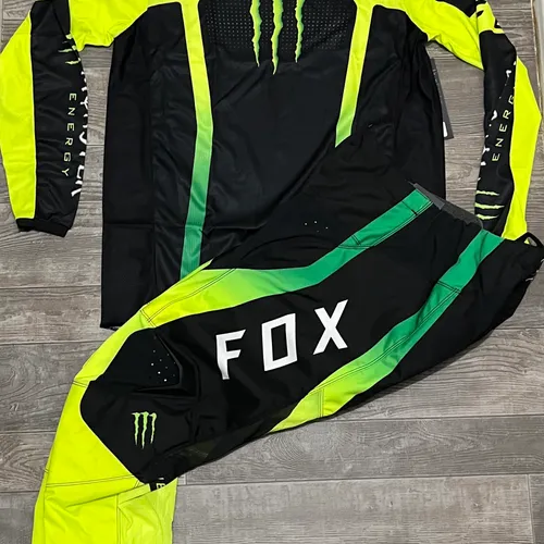 Fox Racing 180 Monster Energy Gear Set - Black - Large / 34