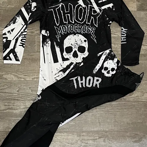 SALE! Thor Youth Sector Gnar Combo - Black/White